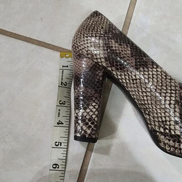 Stuart Weitzman Snakeskin Print Leather Block Heel Round Toe Pumps Heels 8.5 - Picture 9 of 10